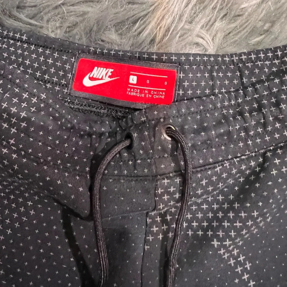 Nike Tech Shorts - Picture 5 of 5